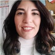 Laureata in Biotecnologie agrarie agrarie impartisce lezioni di biologia e biochimica vegetale e animale, genetica e materie affini